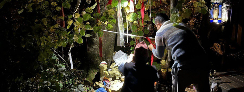 Simmebuhme Puja mit Dahnashing und Anghkame