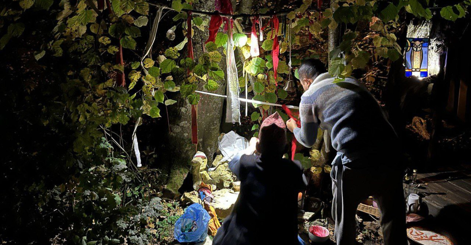 Simmebuhme Puja mit Dahnashing und Anghkame